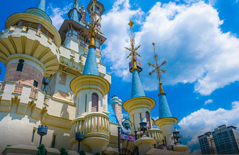 Lotte World Theme Park 1-Day Pass with Folk Museum